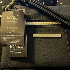 NWT Jones New York charging pouch wristlet